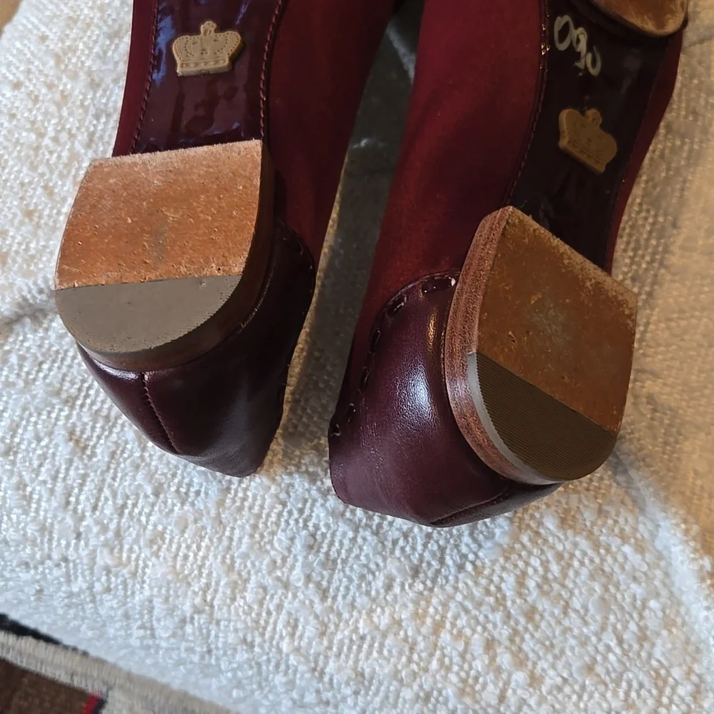 Juicy couture vintage Y2K burgundy, gold accent loafers flats shoes size 8.5